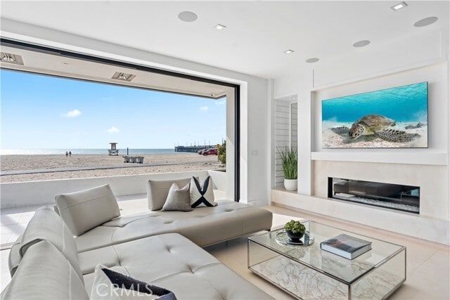 Building Photo - 2000 W Oceanfront