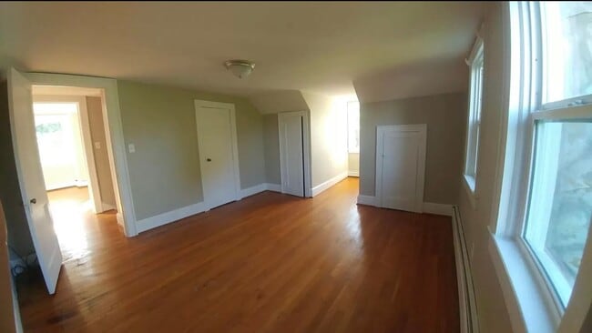 Building Photo - 3 bedroom 2 bath prime location!