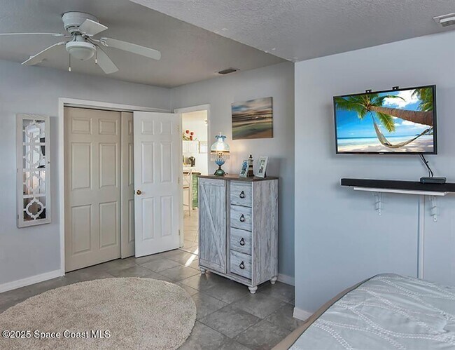 Building Photo - 1550 4th Ave