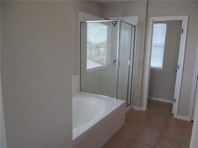 Building Photo - 221 Gainer Dr