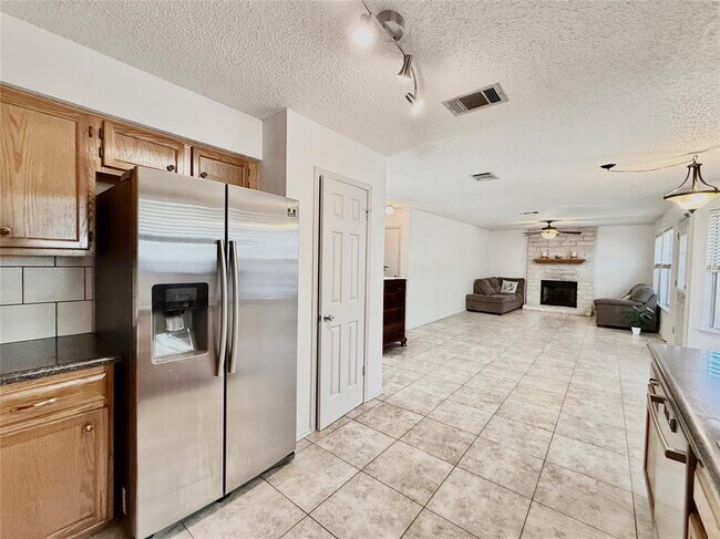 Building Photo - 1407 Deer Ledge Trail