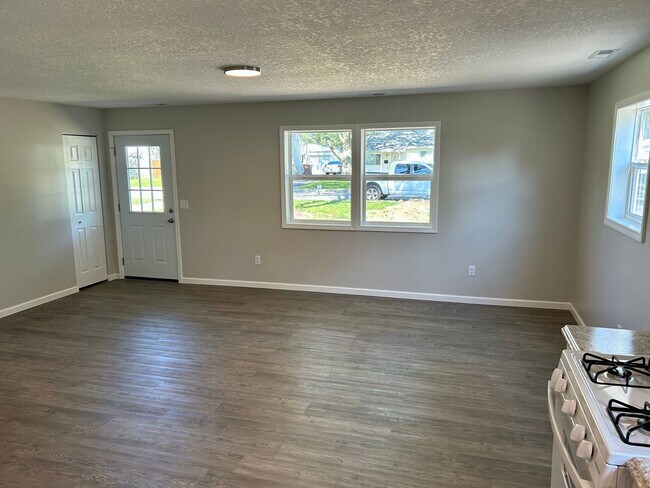Building Photo - Fully Remodeled 3-Bed/1-Bath Home in Bluffton!