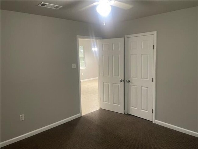 Building Photo - Cleveland Street