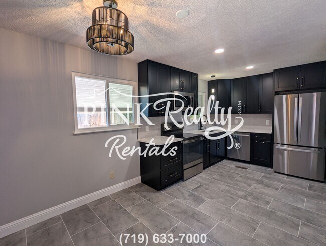 Building Photo - 2534 Ivanhoe Dr