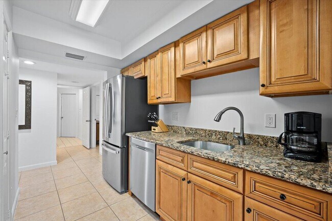 Building Photo - 12660 Shoreline Dr