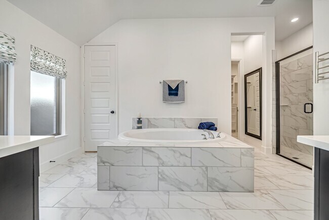 Building Photo - 210 W Netleaf Ct