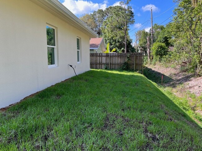 Building Photo - 2 bedroom, 2 bath home for rent