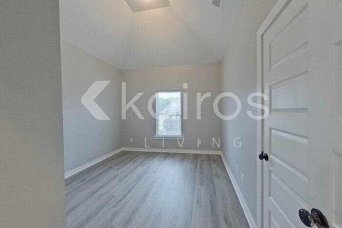 Building Photo - 45 HAWK LN