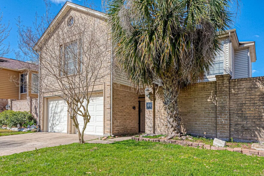 Building Photo - 16026 Hidden Acres Dr