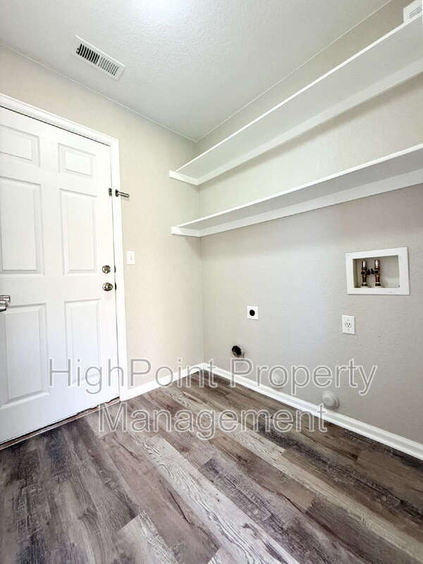 Building Photo - 14837 E 118th Ave