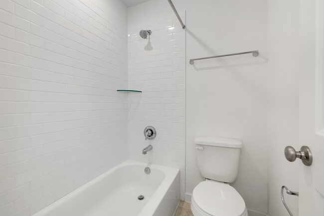 Building Photo - 997 Newport Crk Dr