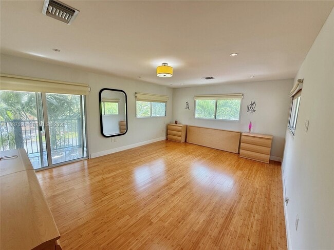 Building Photo - 211 189th Terrace