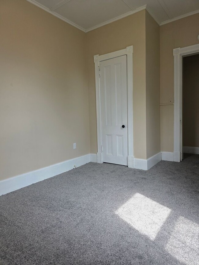 Building Photo - 711 W Water St