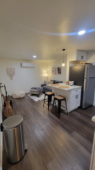Building Photo - 2119 Las Colinas Ave