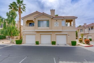 Building Photo - Exceptional 2 Bedroom in Desirable Location & Stunning Amenities
