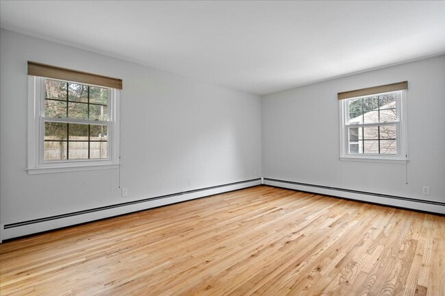 Building Photo - Croton On Hudon 4-Bedroom 2.5-Bathroom Home