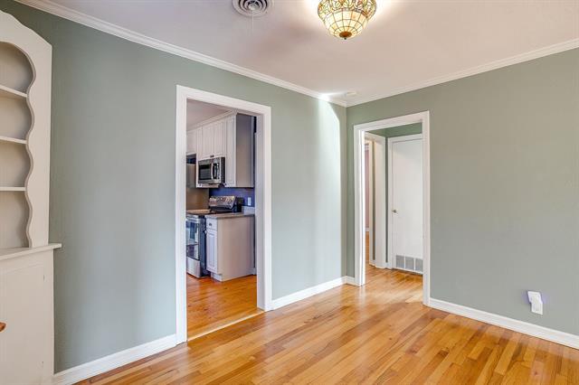 Building Photo - 4412 Calmont Ave