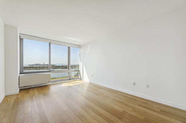 Building Photo - 25 Hudson St