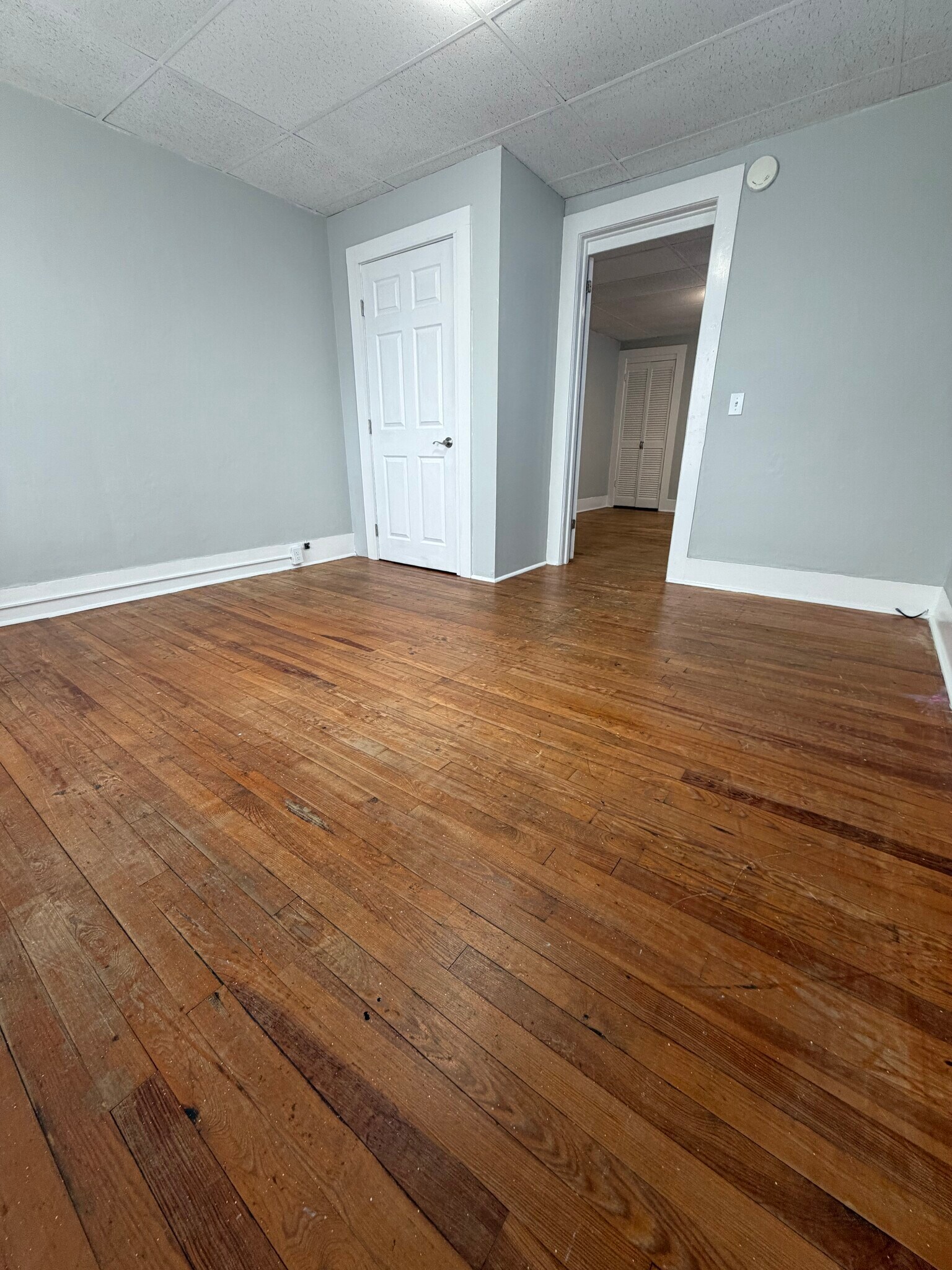 Building Photo - 142 Elm St