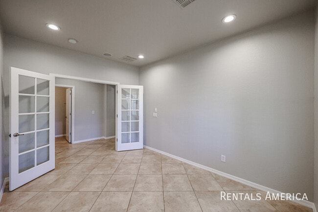 Building Photo - 3173 E Canyon Way