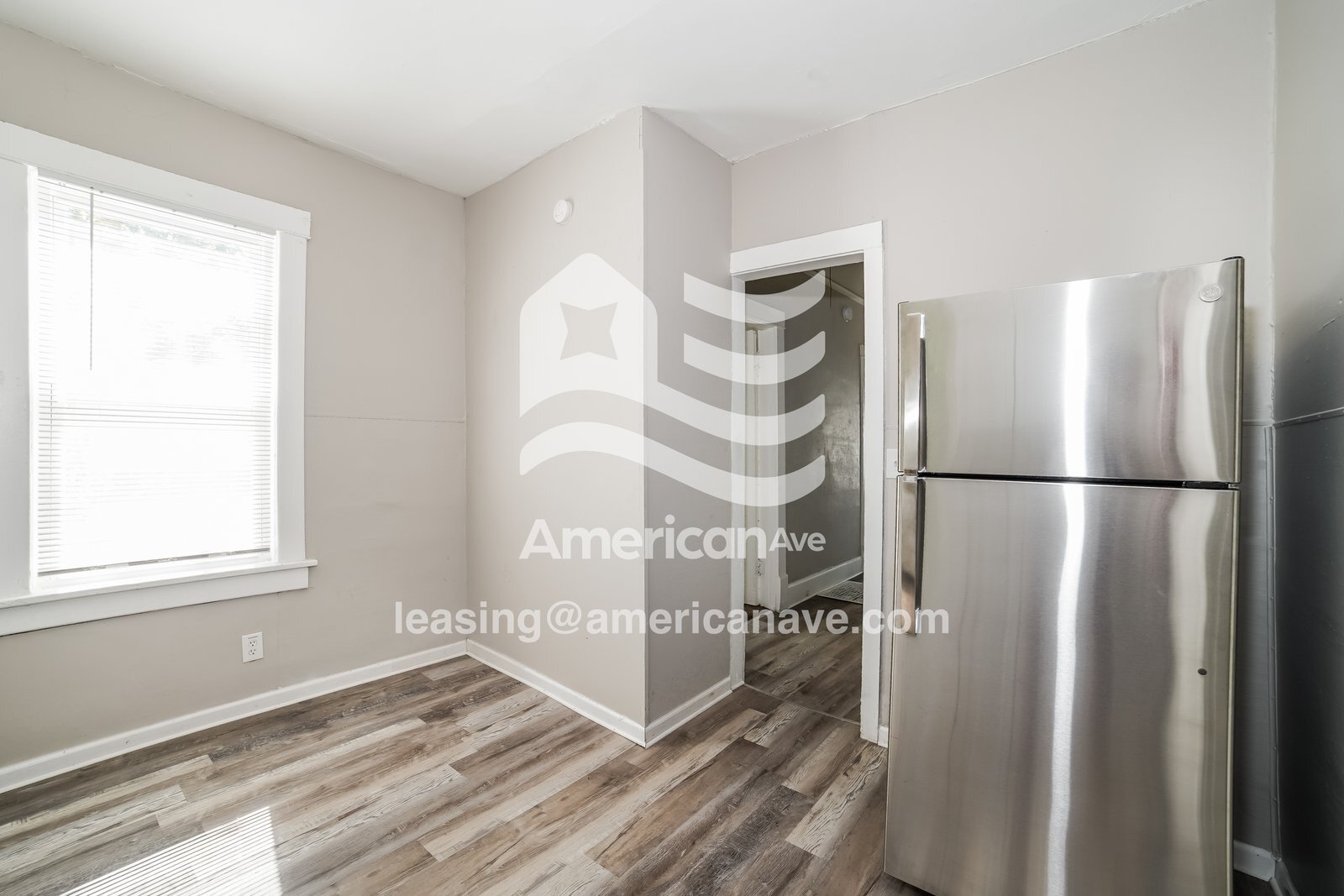 Building Photo - 419 E Maywood Ave