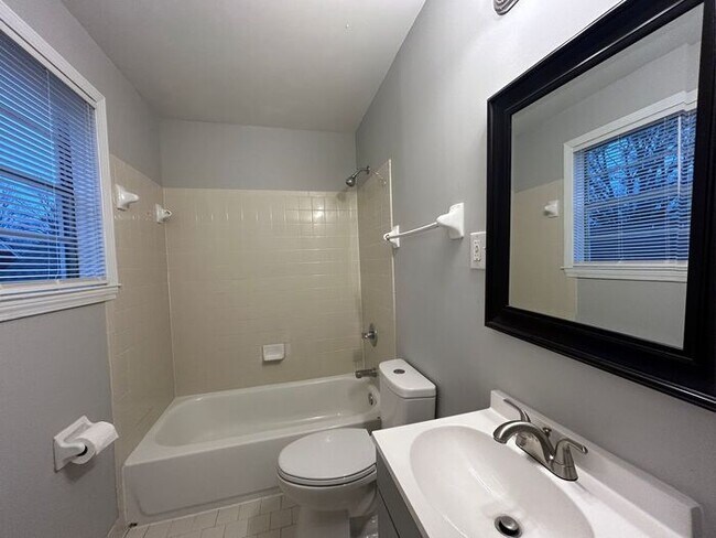 Building Photo - 1055 Brower St