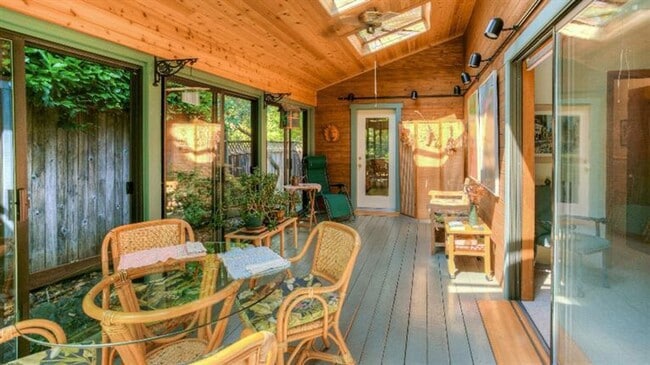 Building Photo - Serene 3 bed/2 bath home in beautiful garden setting | Available June