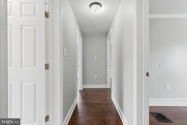 Building Photo - 520 S Kent St