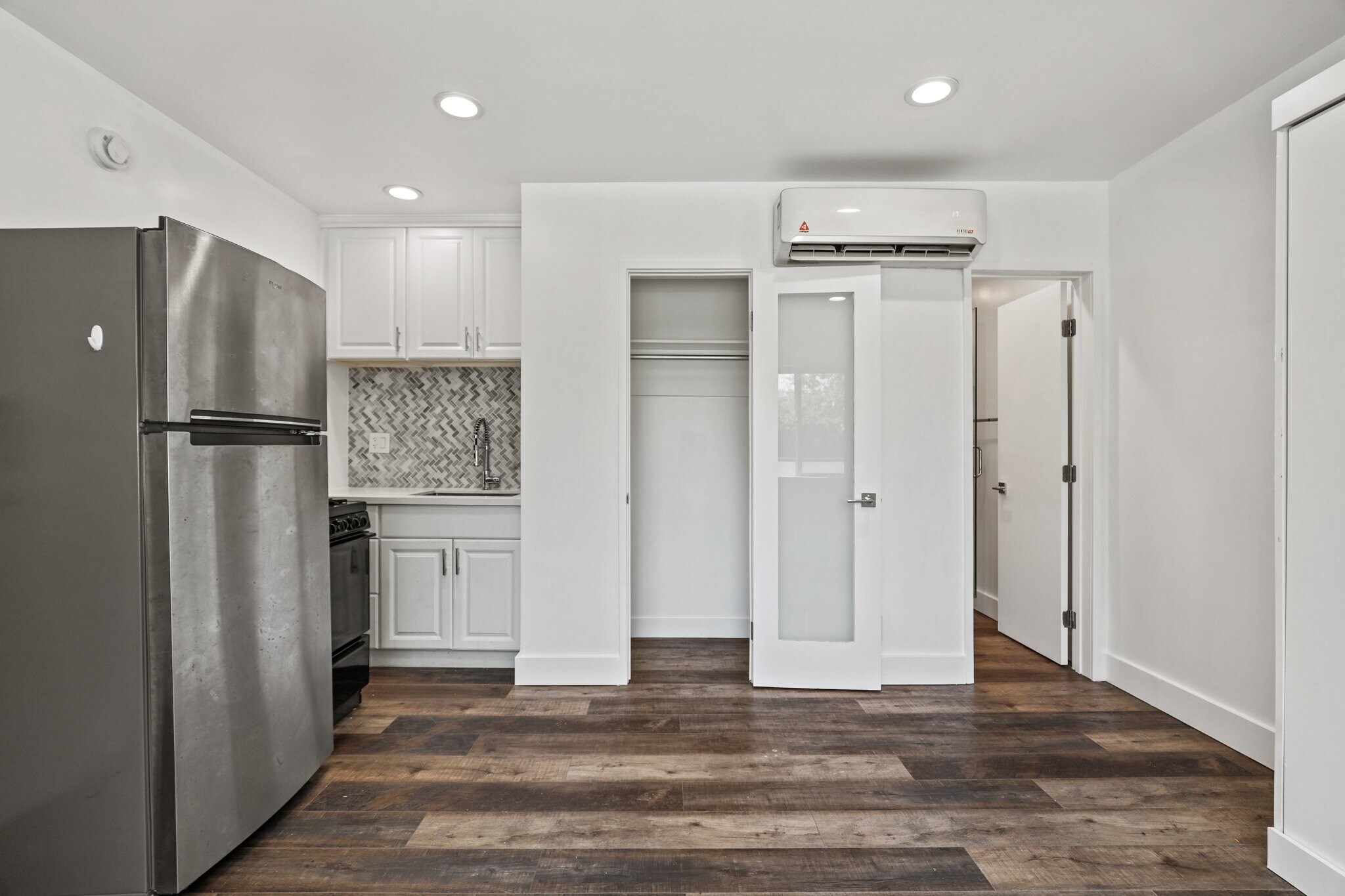 Building Photo - 1321 W 36th Pl