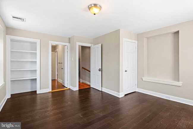 Building Photo - 161 Hermitage St