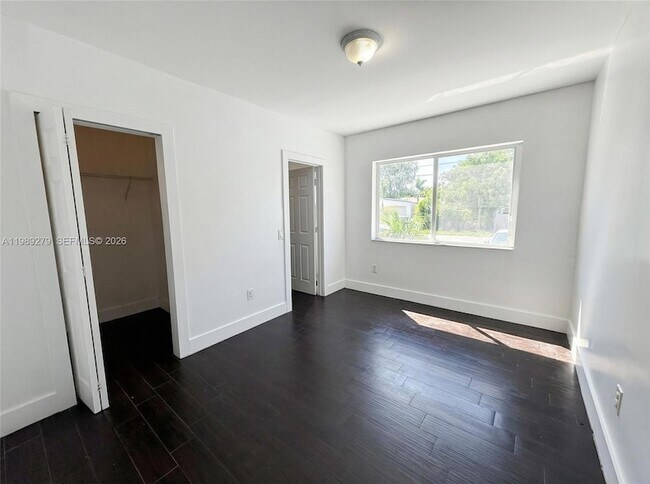 Building Photo - 1040 NW 3rd Ave