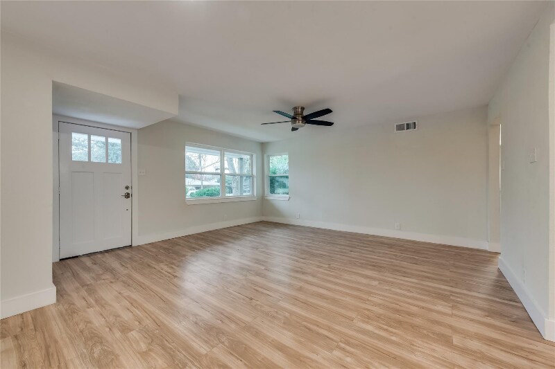 Building Photo - 1506 Hillcrest Dr