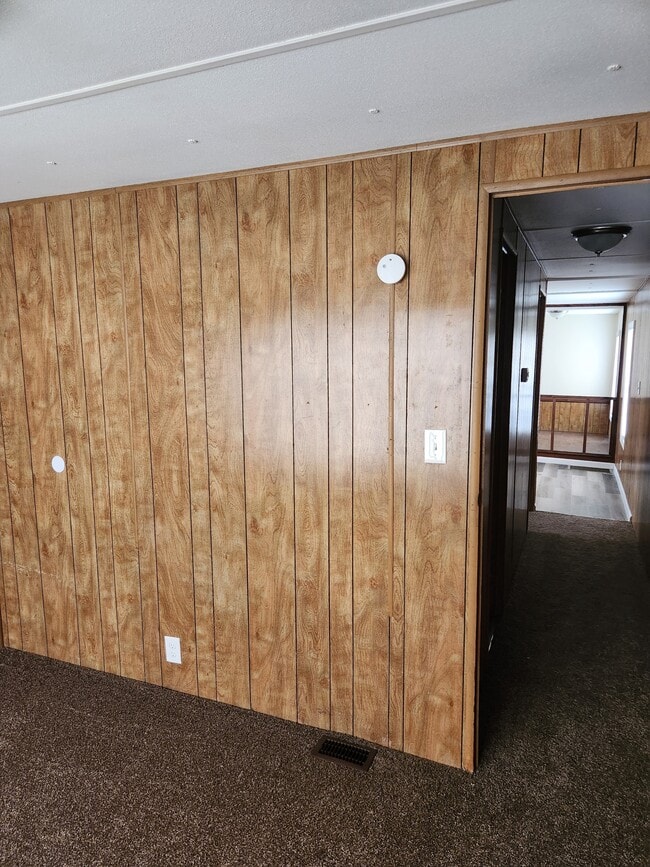 Building Photo - 908 Bernard Ln