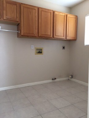 Building Photo - Remodeled 3 bed/2 bath home close to shopping