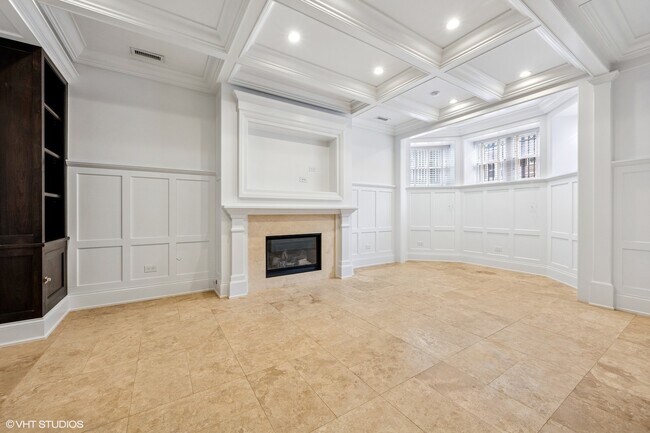 Building Photo - 746 W Belden Ave