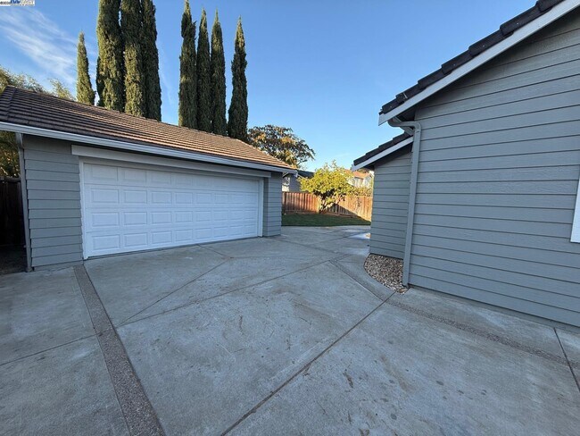 Building Photo - 4675 Christenson St