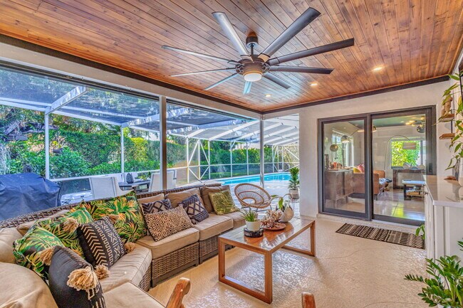 Building Photo - 932 Evergreen Dr