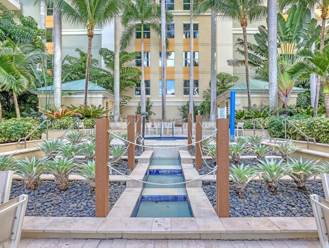 Building Photo - 700 E Boynton Beach Blvd