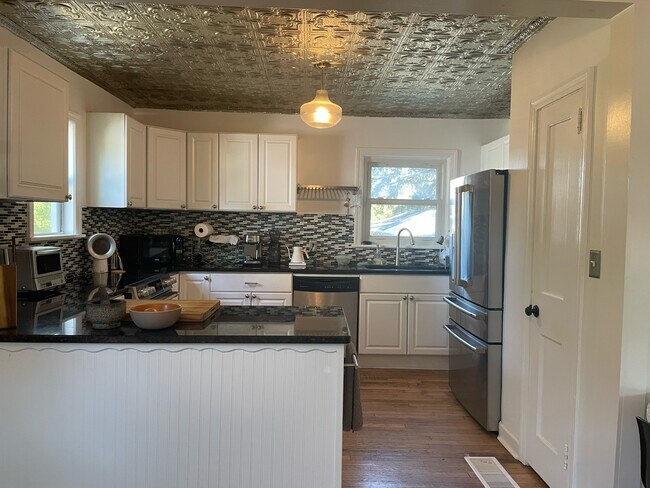 Building Photo - 1614 E 50th St