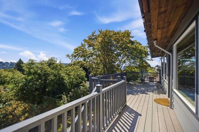 Building Photo - Spacious 4 Bed 2.5 Bath Home with Panoramic Views in Magnolia