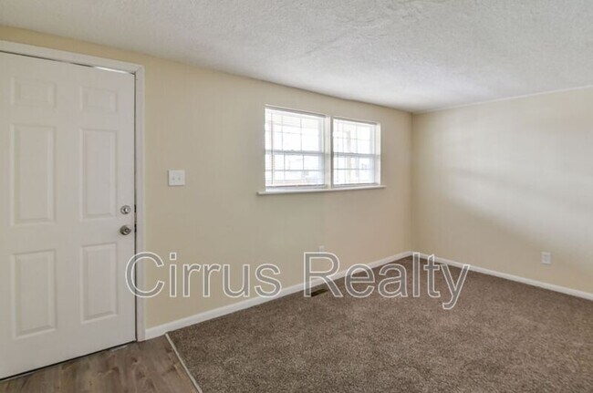 Building Photo - 753 28th St