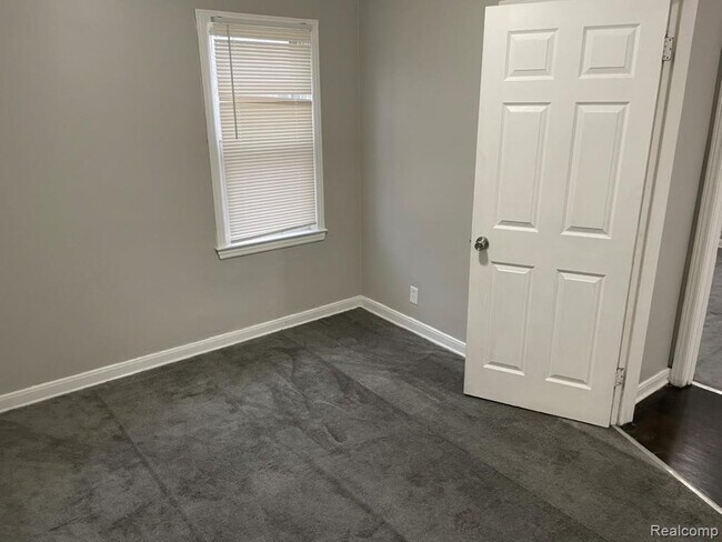 Building Photo - 19803 Santa Rosa Dr