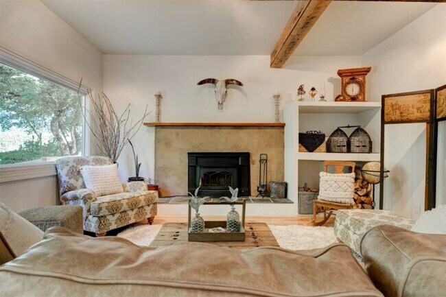 Building Photo - Beautifully Renovated 5 Bedroom Farmhouse outside of Newberg