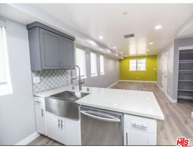 Building Photo - 1118 Heliotrope Dr