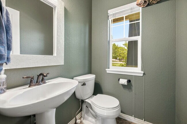 Building Photo - 14141 Fairwind Ln