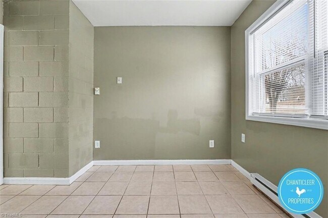Building Photo - 1504 Autumn Dr