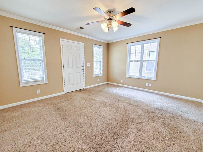 Building Photo - Pet Friendly Two Bedroom!