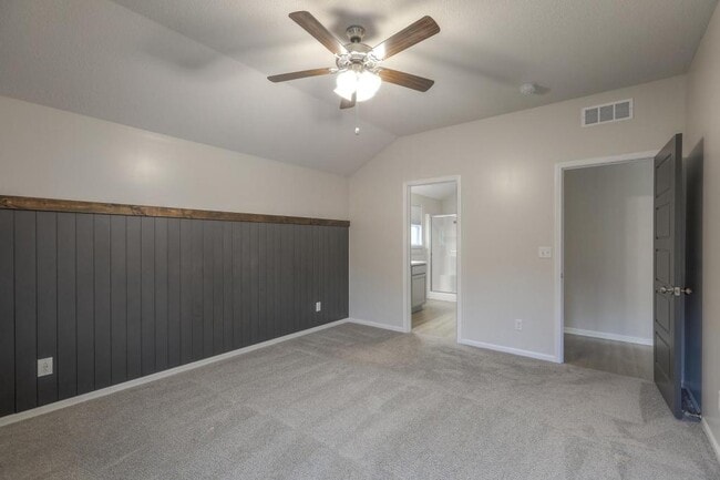 Building Photo - 8004 SE 6th St