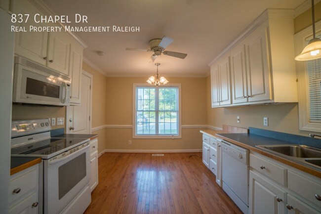 Building Photo - 837 Chapel Dr