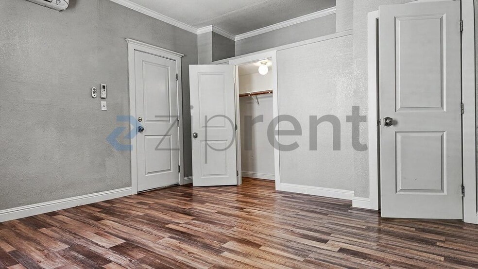 Building Photo - Unit B
